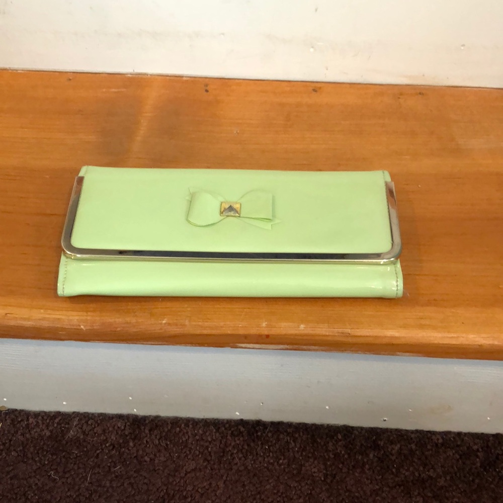 Green wallet